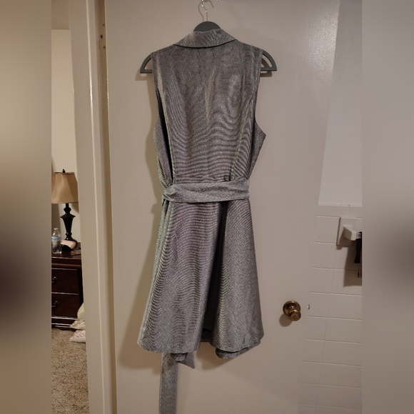 Robbie Bee Beautiful sleeveless dress, - Picture 9 of 9